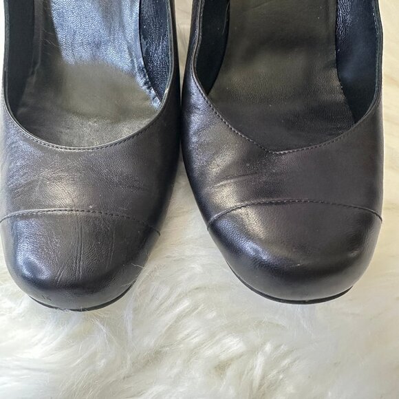 Authentic Chanel Leather Round Toe Pumps - Sz 40 - Picture 12 of 13